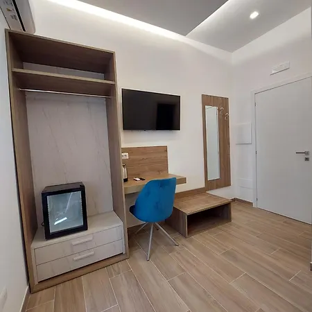 Leonardo Guest house *